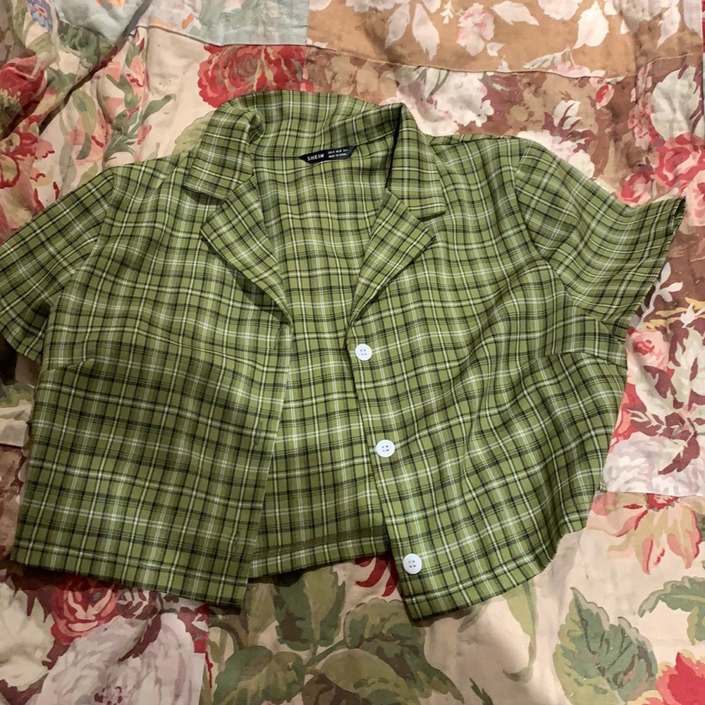 green plaid buttoned cropped shirt